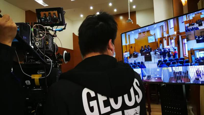 AI生成VS人工创意——金安区广告片拍摄公司的技术浪漫主义实践